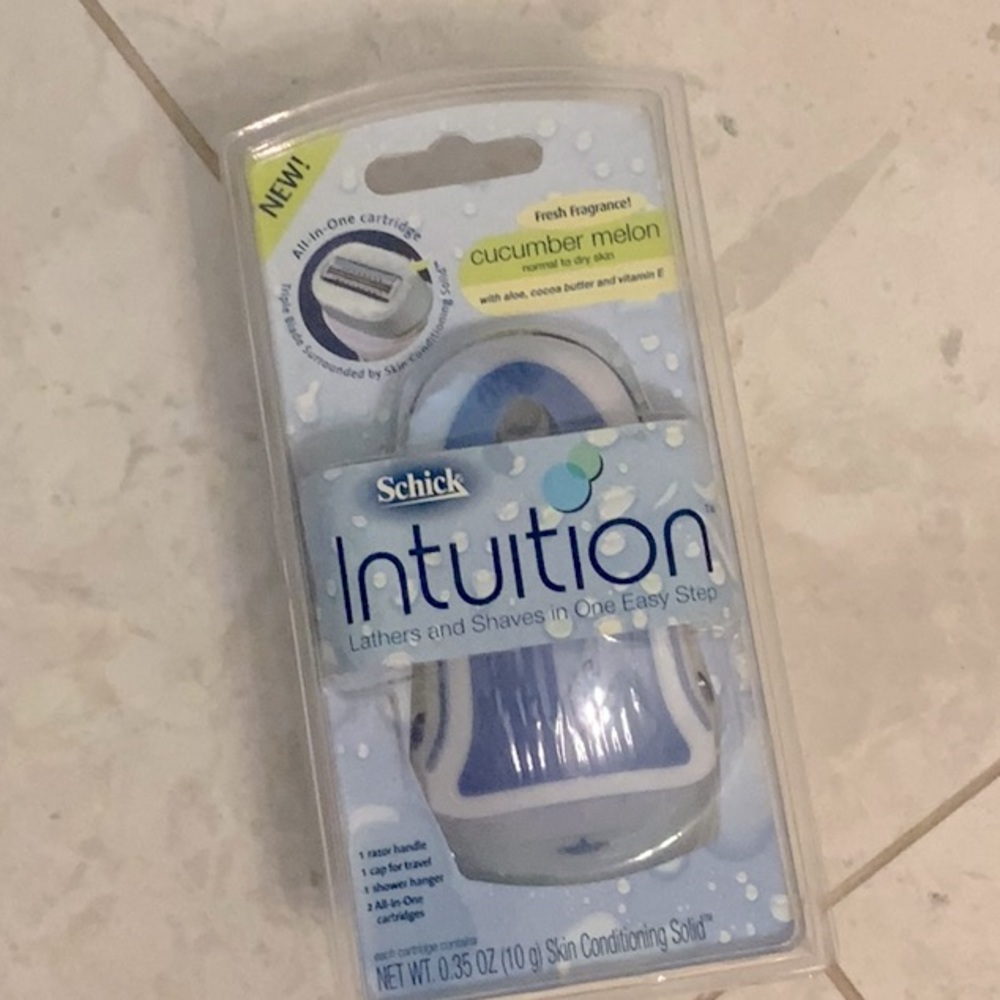 Schick Intuition shave - cucumber melon